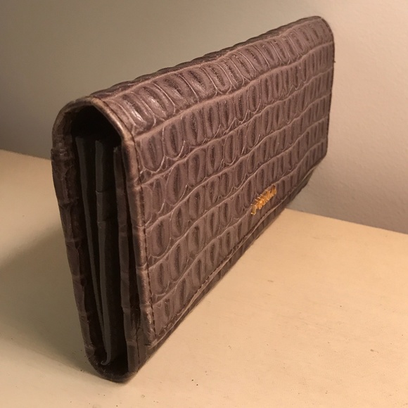 ❤️ HOST PICK! *** FURLA GENUINE LEATHER CONTINENTAL WALLET/CLUTCH - Picture 3 of 10